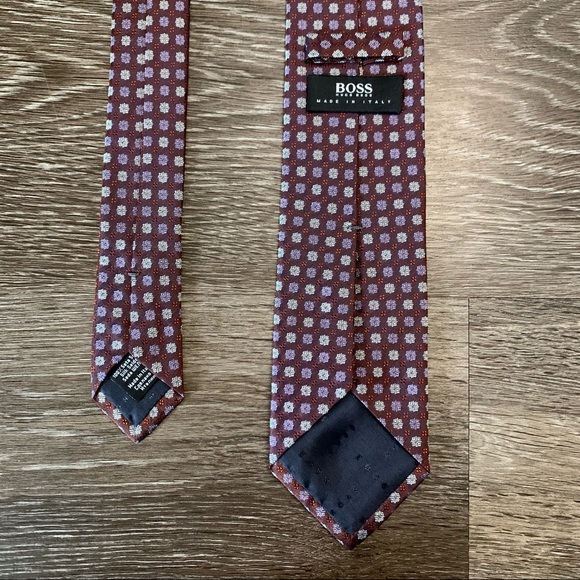 3/$27 Hugo Boss 100% Silk Tie - Picture 2 of 7